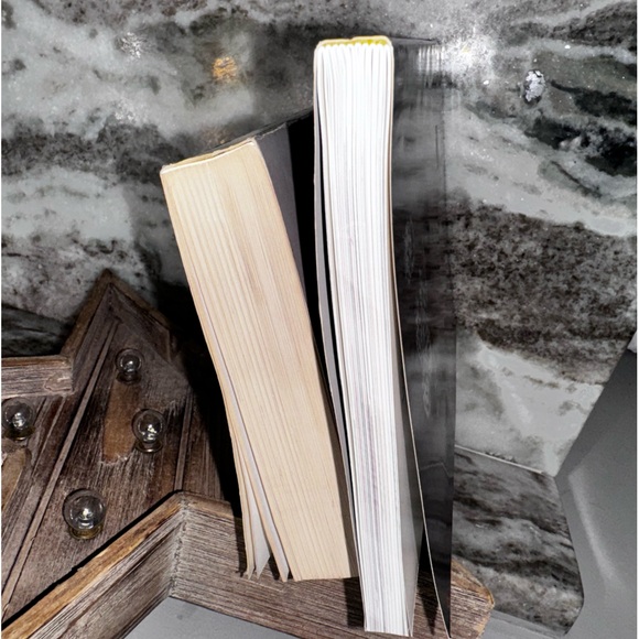 Rhinestone Jewelry Collector’s Handbooks Lot - Picture 3 of 8